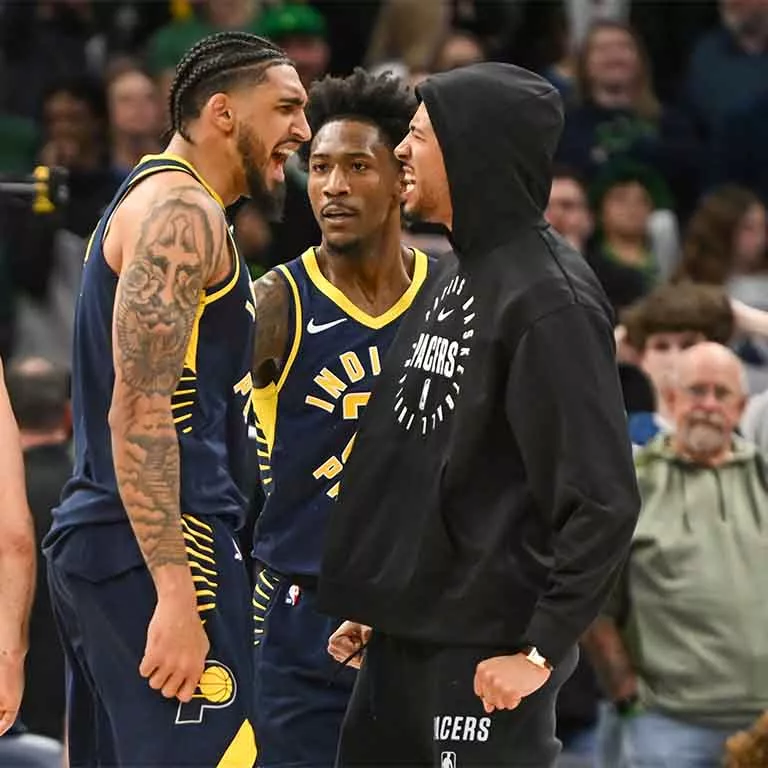 Jugadores e los Pacers de Indiana celebrando