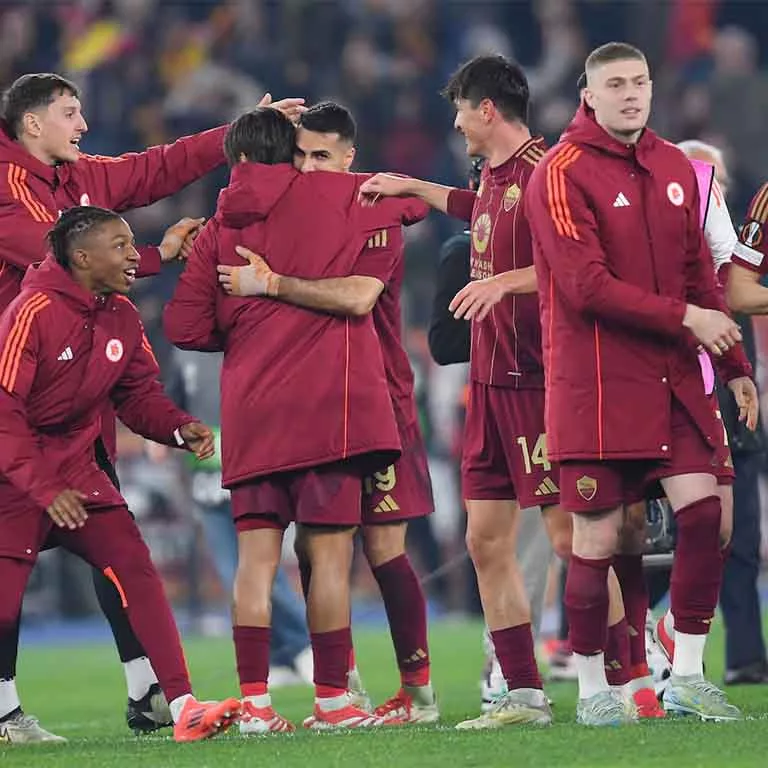 Jugadores de la Roma celebrando